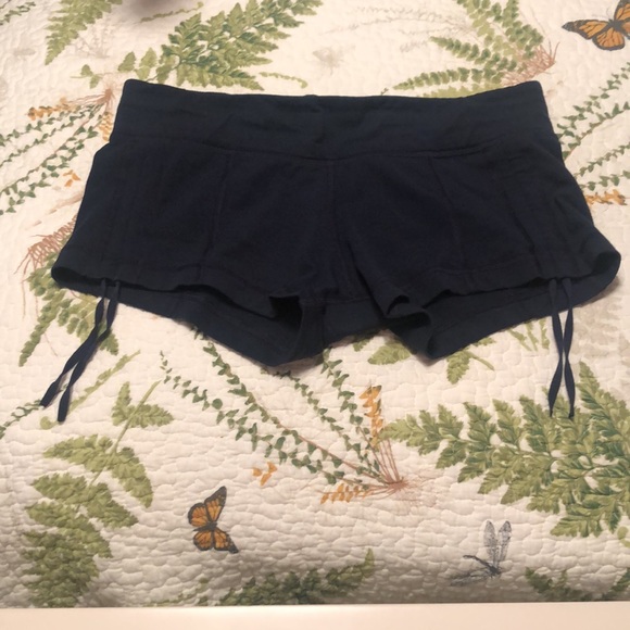 Lu lu lemon women’s Shorts - Picture 2 of 14